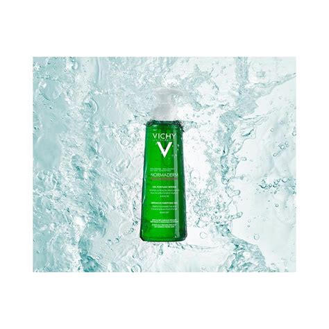 Gel detergente viso per pelle grassa .